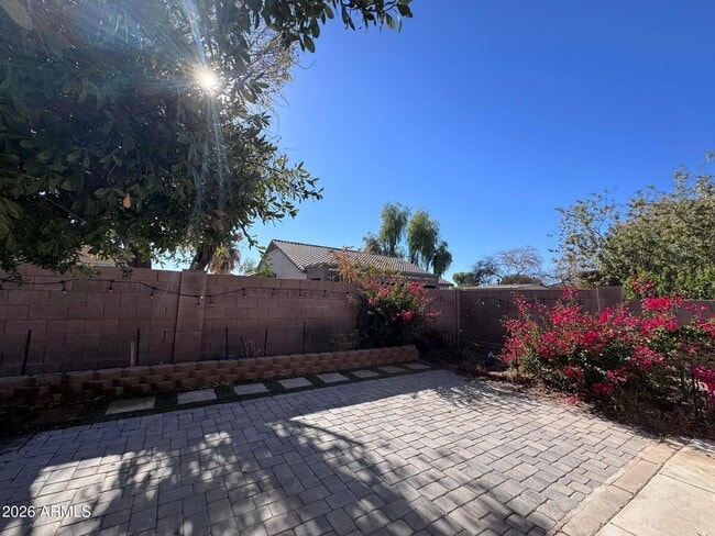 Building Photo - 3439 E Juanita Ave