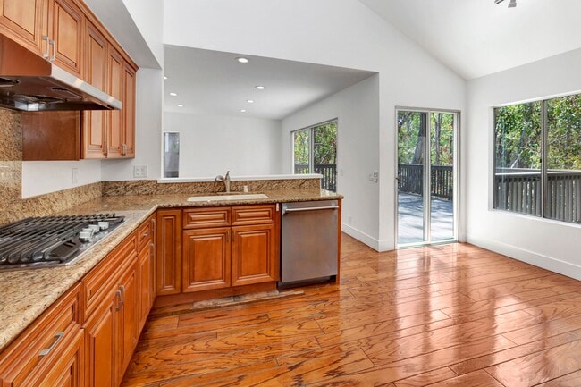 Building Photo - 24946 Ravenswood