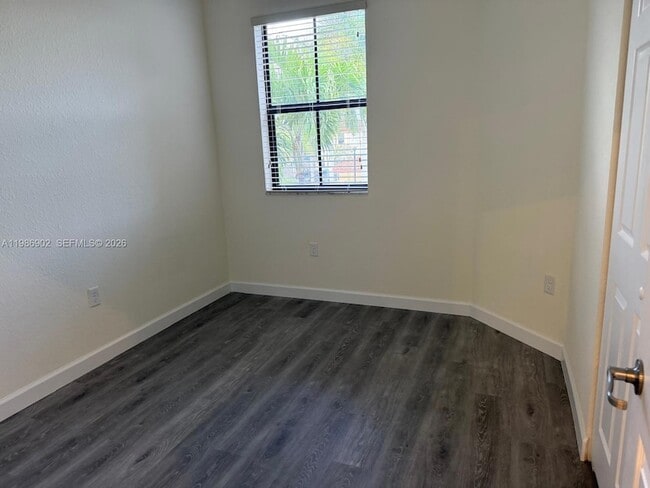 Building Photo - 144 NE 37th Terrace