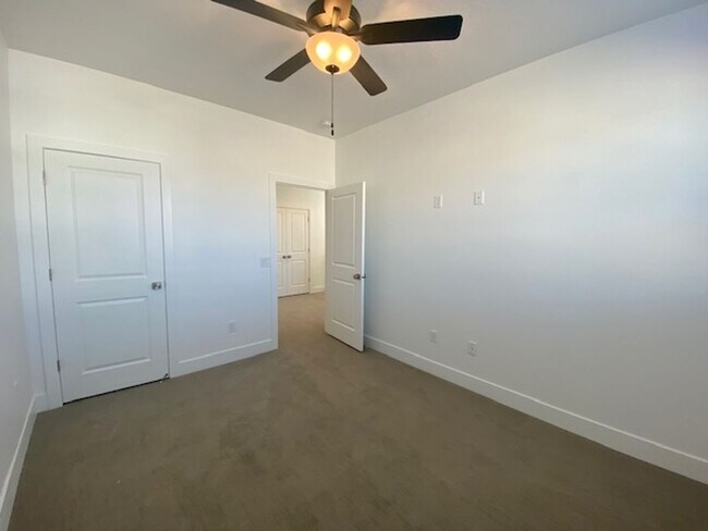 Building Photo - 2664 E Gray Birch Dr