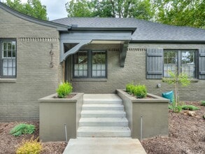 Building Photo - Luxury Living in the Heart of Tulsa