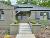 Building Photo - Luxury Living in the Heart of Tulsa