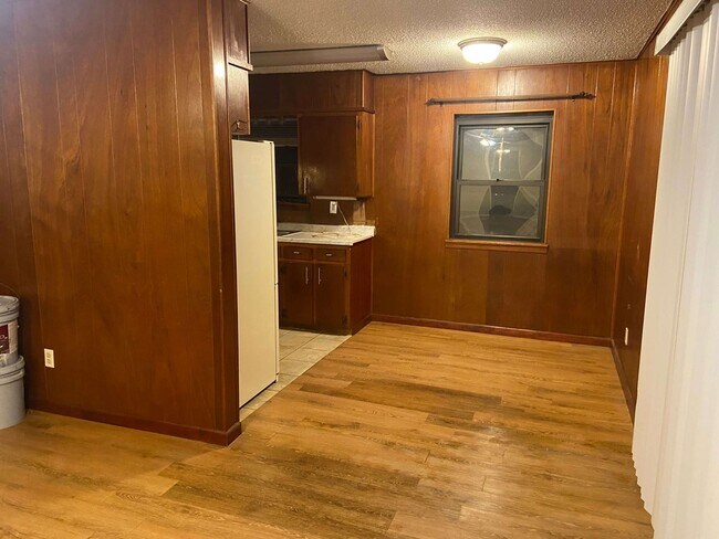 Building Photo - Charming 3 Bedroom, 2 Bath Home with 2-Car Garage & Large Fenced Yard