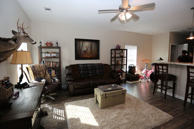 Building Photo - 1 Bedroom at Langley Pond