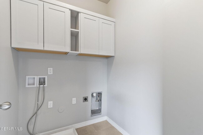 Building Photo - 4557 Mark Avizo