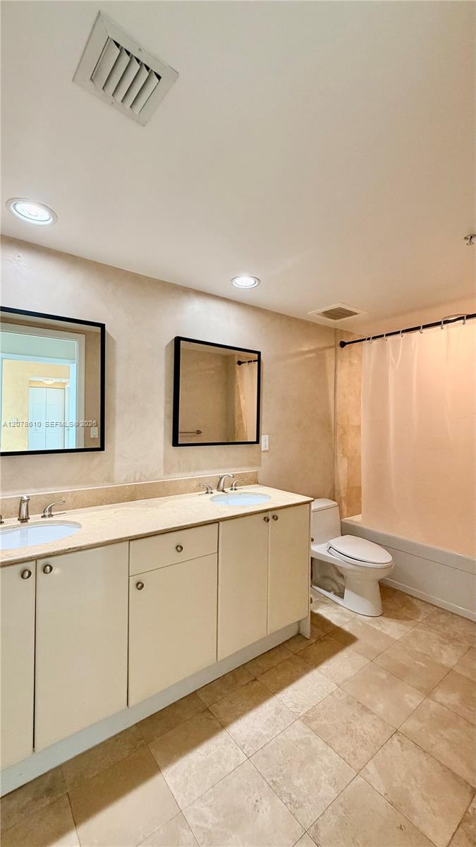 Building Photo - 1755 E Hallandale Beach Blvd