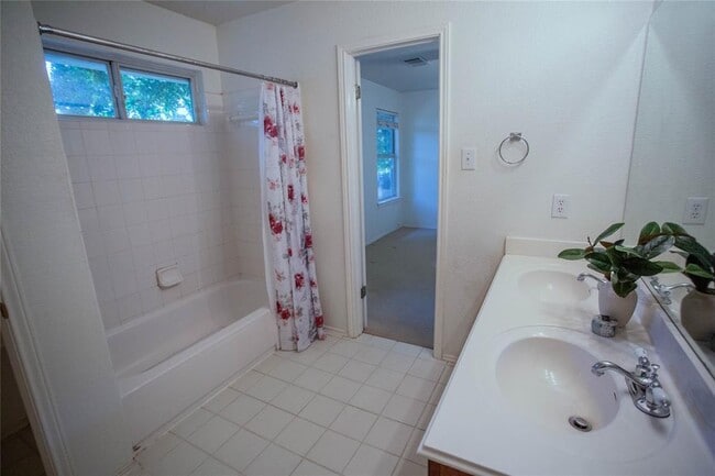 Building Photo - 2724 Cradlerock Terrace