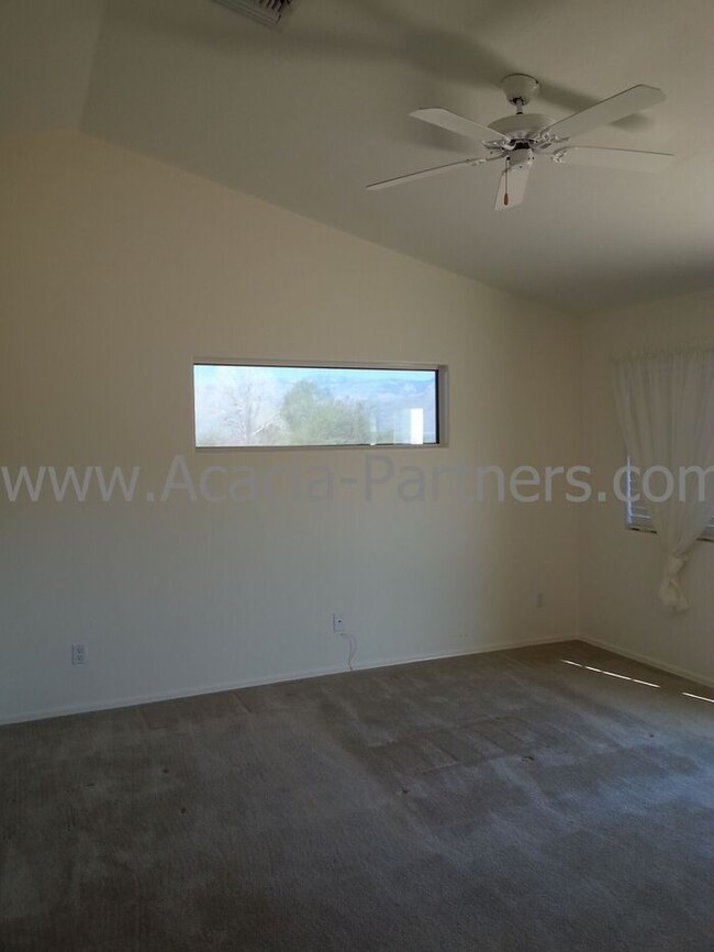 Building Photo - Three Bedroom in Silverado Hills