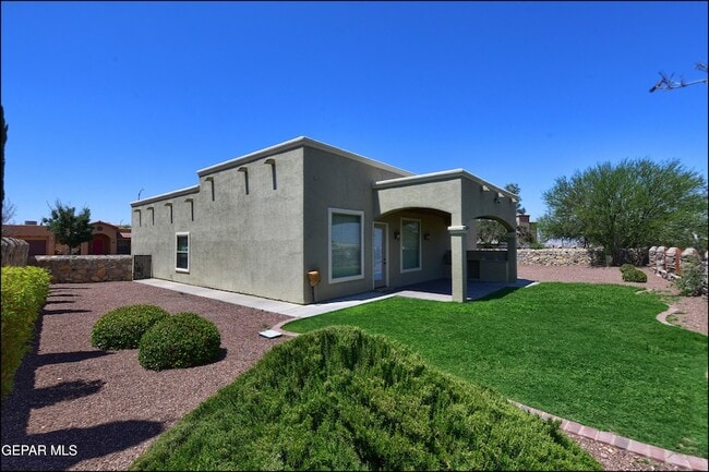 Building Photo - 7379 Black Mesa Dr