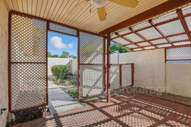 Building Photo - 2192 E Balboa Dr