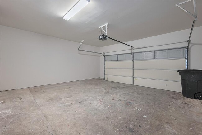 Building Photo - 16360 Oakside Hollow Ln
