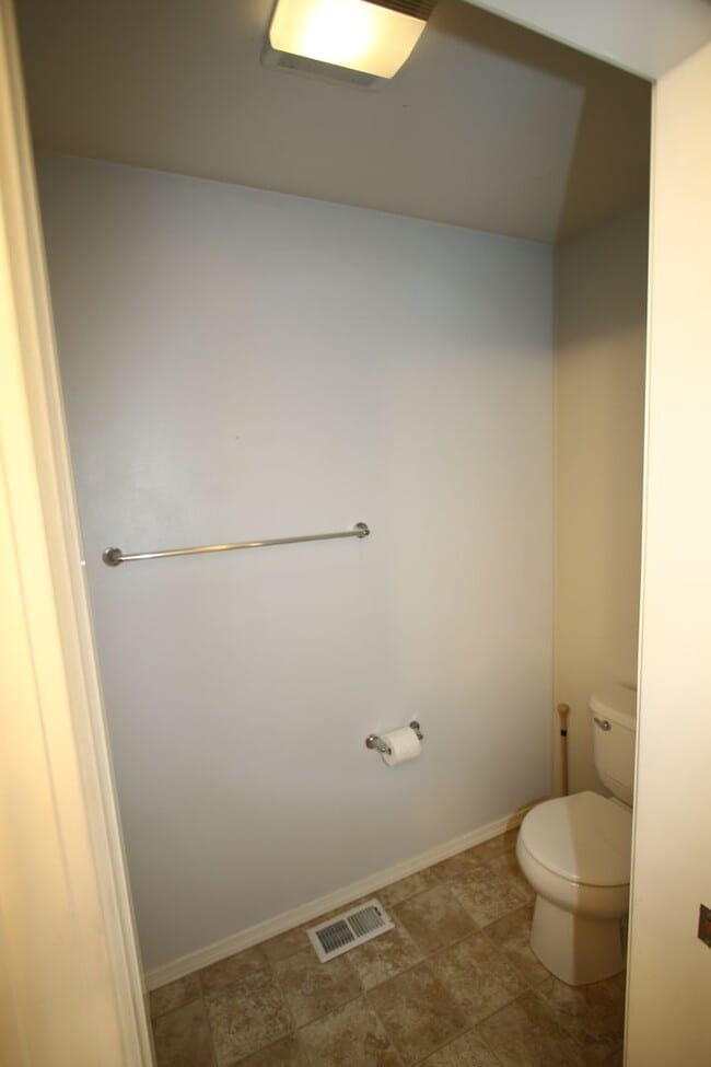 Building Photo - 3 Bedroom Condo in East Anchorage!