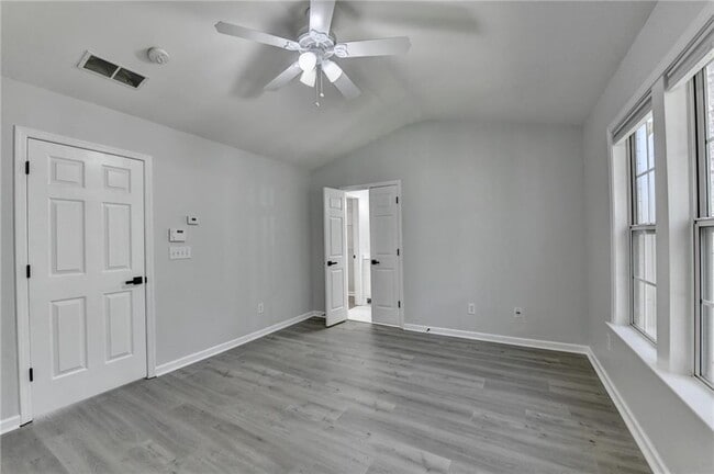 Building Photo - 3977 Howell Park Rd