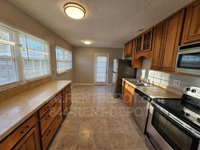 Building Photo - 2207 S Ruston Ave