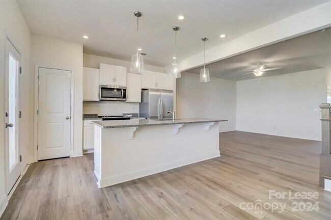 Building Photo - 3845 Hayden Ln