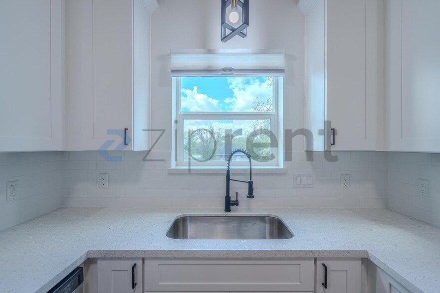 Building Photo - 303 Cartersville St