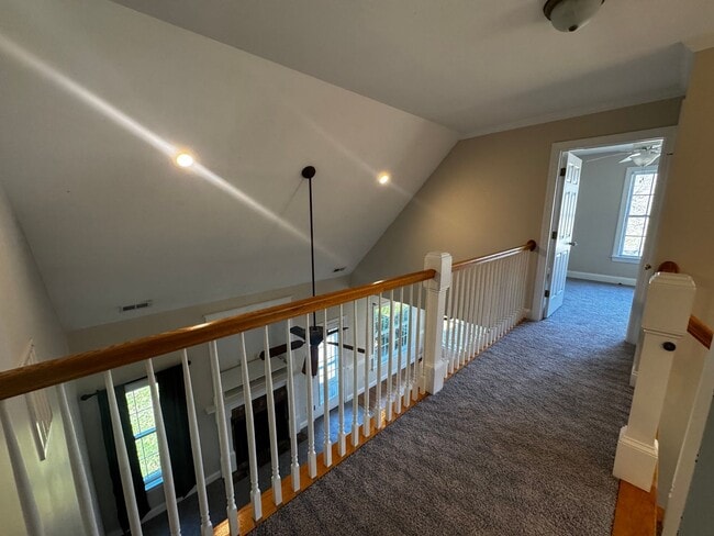 Building Photo - 181 New Hampshire Ct