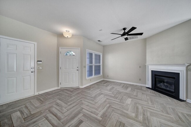 Building Photo - Lovely 3 Bed 2.5 Bath Townhome in Matthews