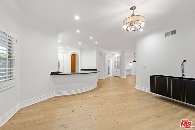 Building Photo - 850 Croft Ave