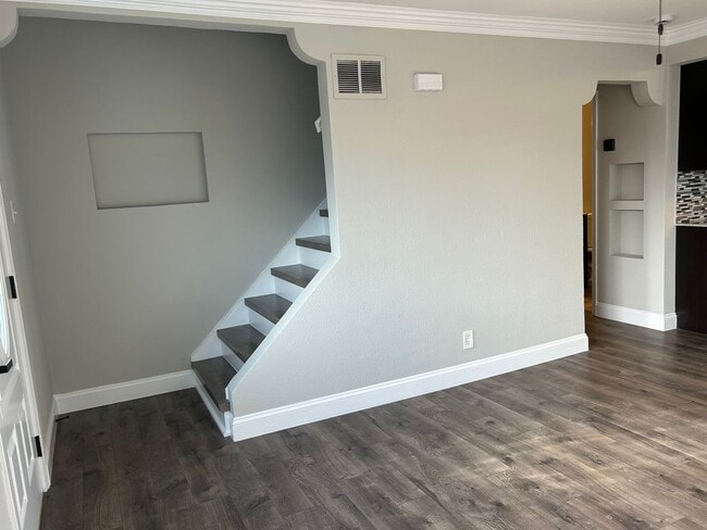 Building Photo - Modern Renovation in Sought-After Area