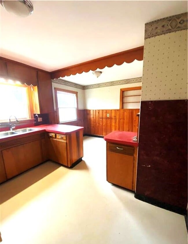Building Photo - Three bedroom, single family home