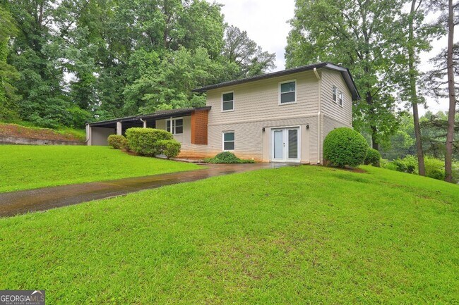 Building Photo - 1675 Bouldercliff Ct SE
