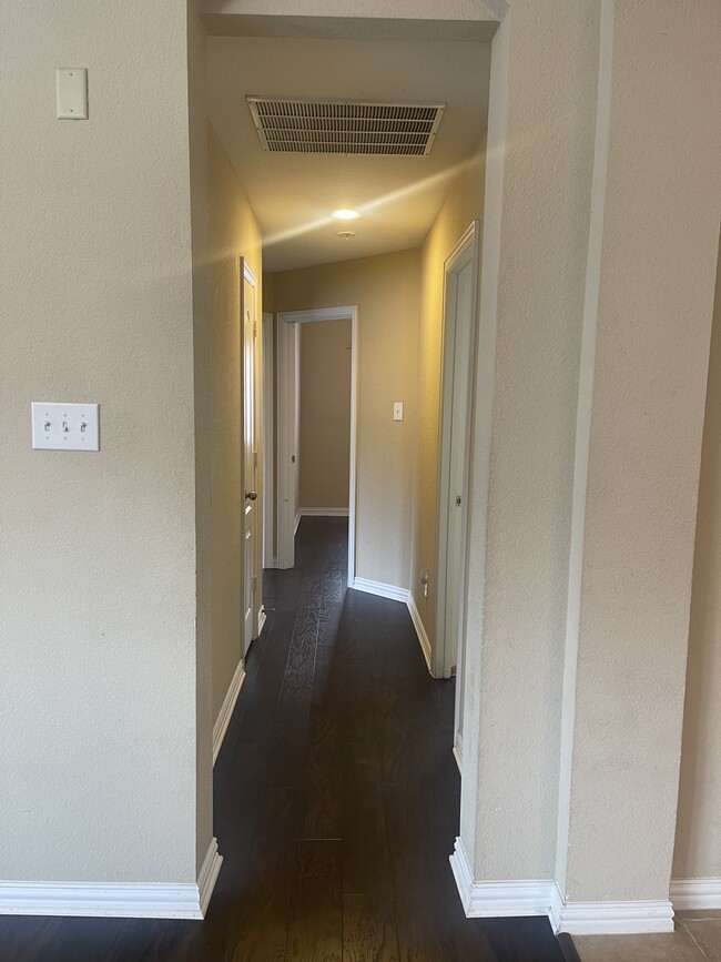 Building Photo - 9317 Jerico Dr