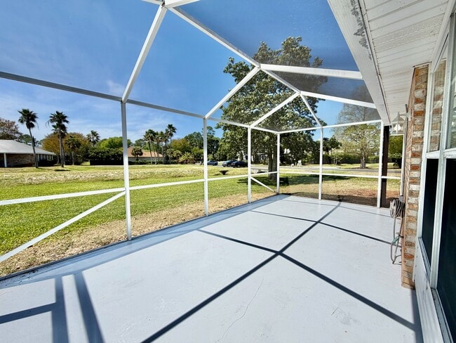 Building Photo - 437 S Shore Dr