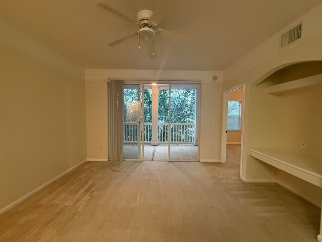 Building Photo - 2801 Chancellorsville Dr