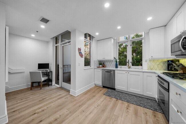 Building Photo - 700 W Harbor Dr