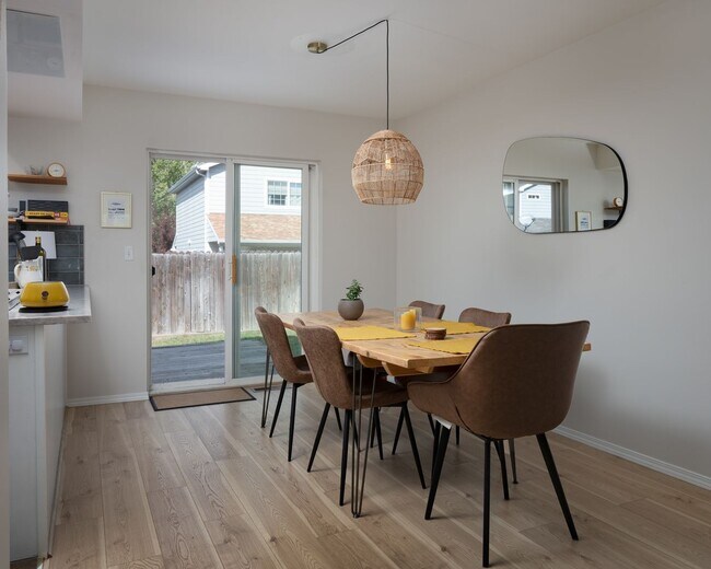 Building Photo - 3407 Laredo Dr