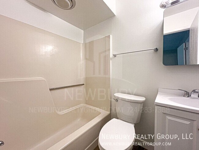 Building Photo - 18 Clearview Meadows