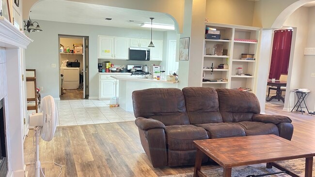 Building Photo - 6917 Minchew Ct