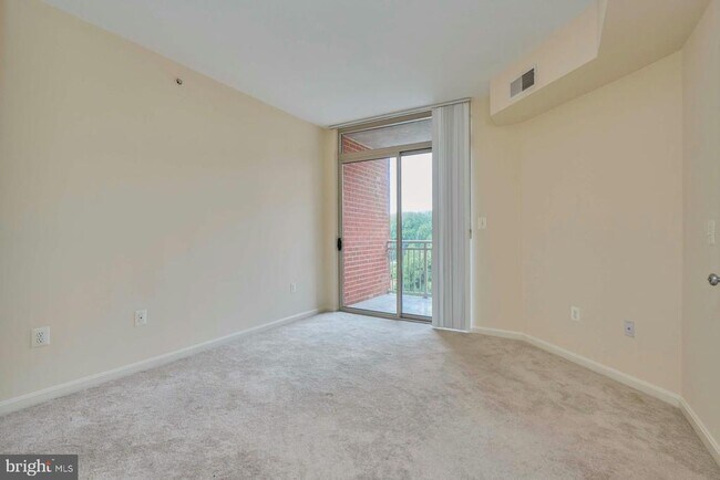 Building Photo - 4490 Market Commons Dr