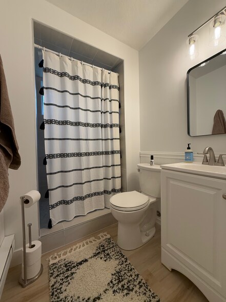 Building Photo - 2260 Richards Ave