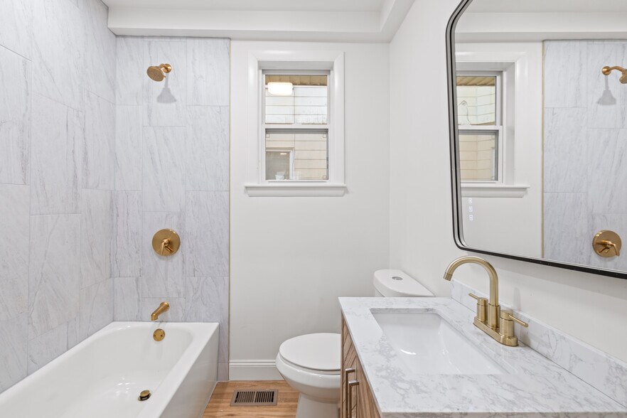 Building Photo - 62 Locust St