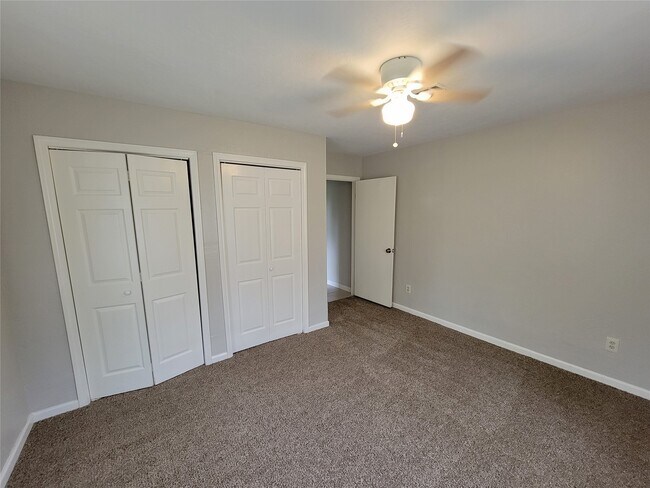 Building Photo - 2205 Velma St