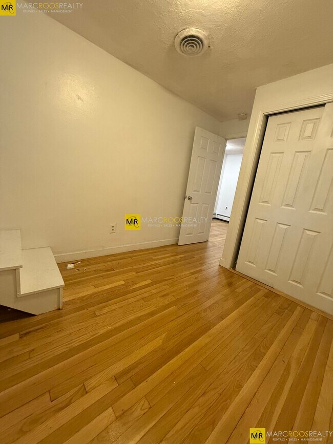 Building Photo - 469 Commonwealth Ave