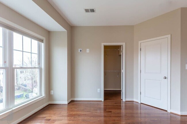 Building Photo - 2909 Chancellor's Way NE