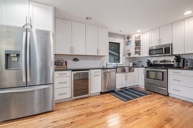 Building Photo - 8015 Aarwood Trail NW