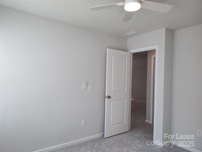 Building Photo - 3247 Crawford Ave