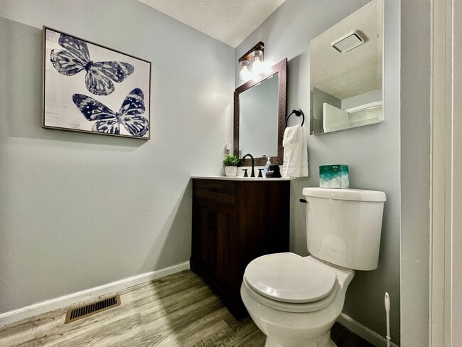 Building Photo - 6631 Pin Oak Ct