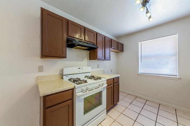 Building Photo - 2703 Cypress Ln