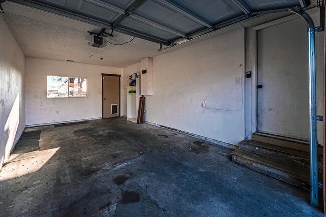 Building Photo - 5 bedrooms ,2 bathrooms and on 0.32 acres for rent