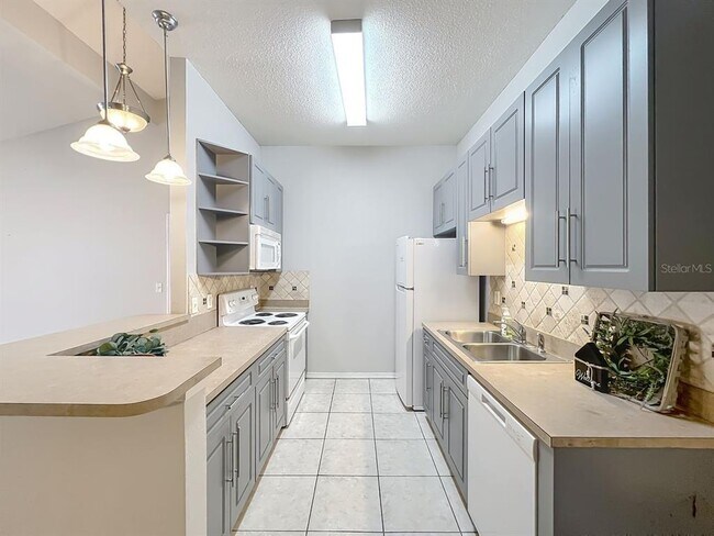 Building Photo - 185 N Pearl Lake Causeway