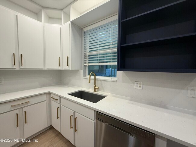 Building Photo - 14418 Ave of the Rushes