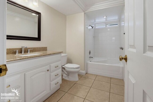 Building Photo - Spacious 3Bdm 2Ba Home Near Lake San Marcos!