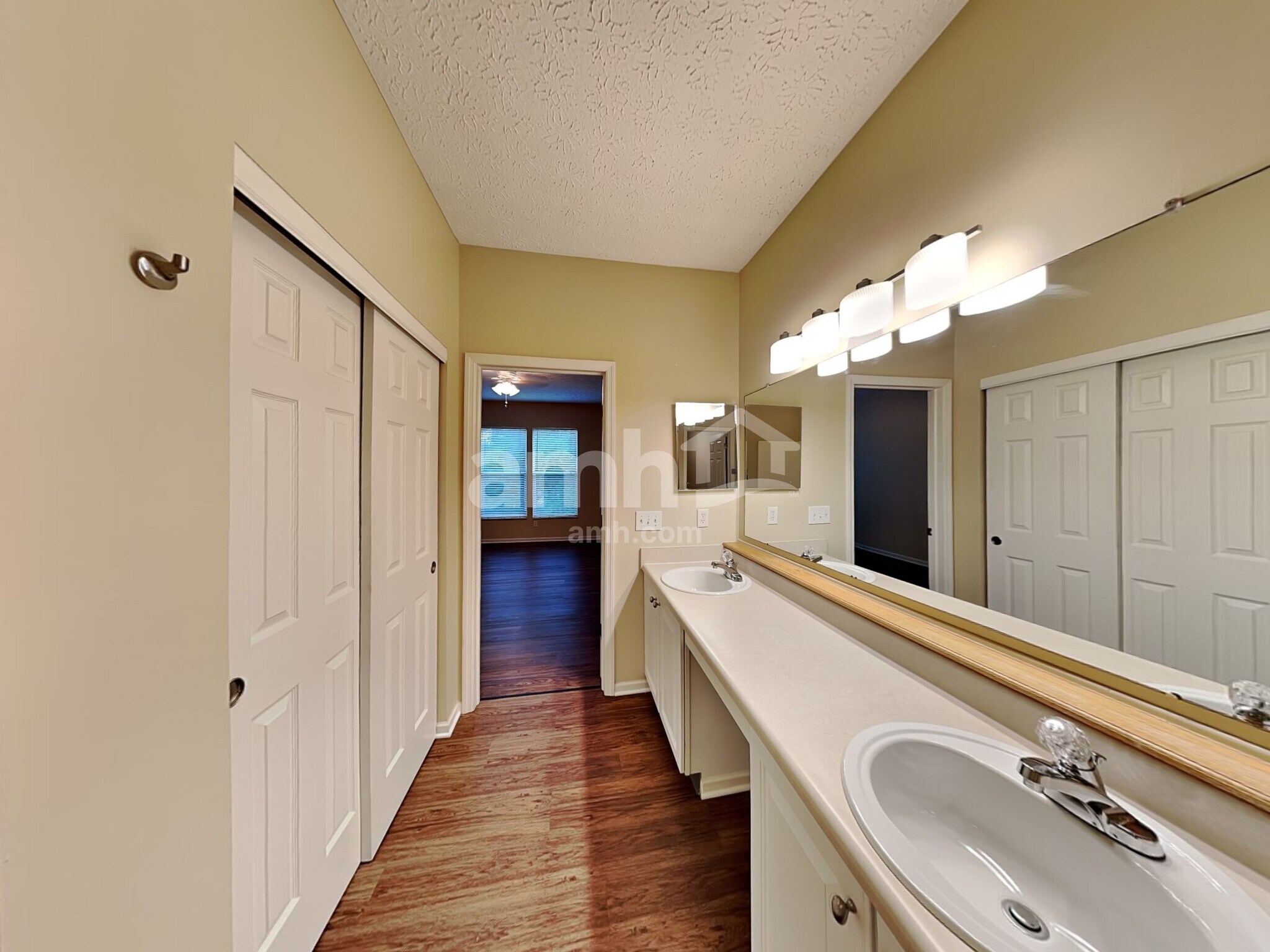 Building Photo - 1095 Mastell Dr