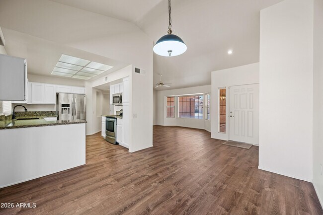 Building Photo - 14802 W Greystone Dr