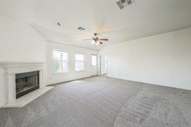 Building Photo - 18509 Sandy Bottom Dr